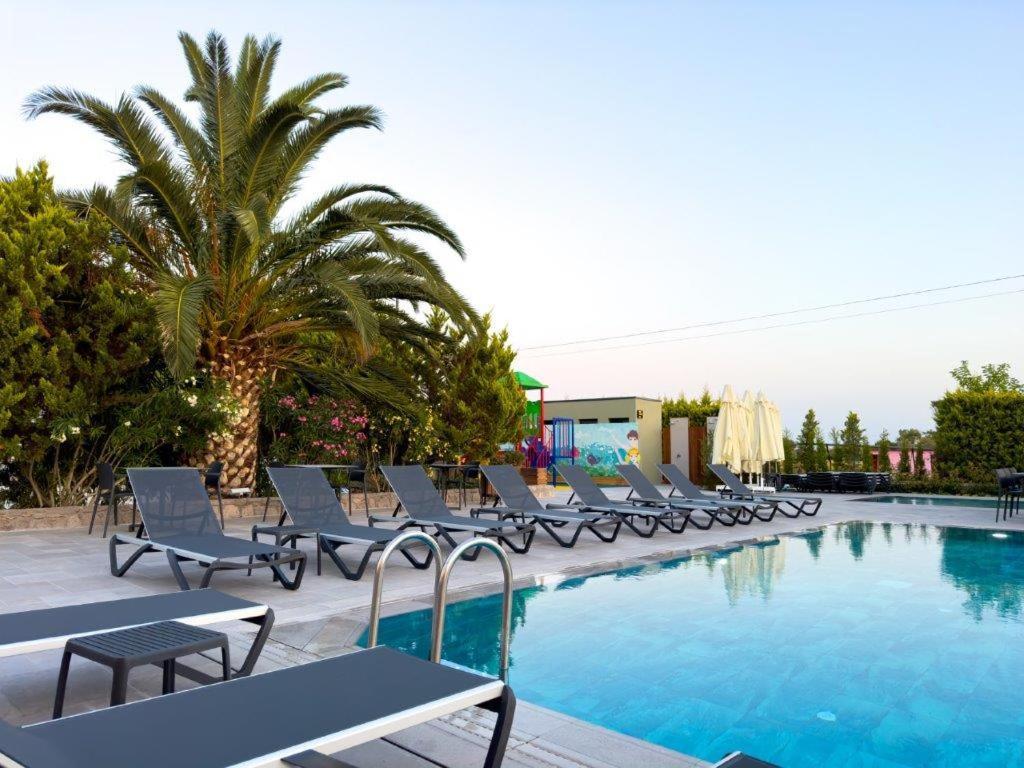 Club Kavala Beach Hotel Assos Екстериор снимка